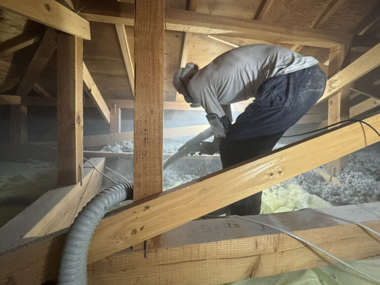 宝塚市　屋根断熱リフォーム　施行中