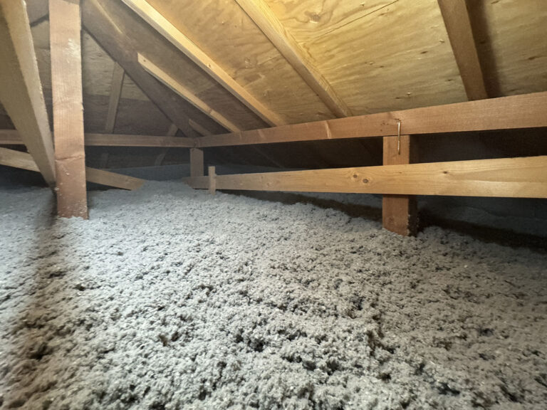 宝塚市　屋根断熱リフォーム　施行中