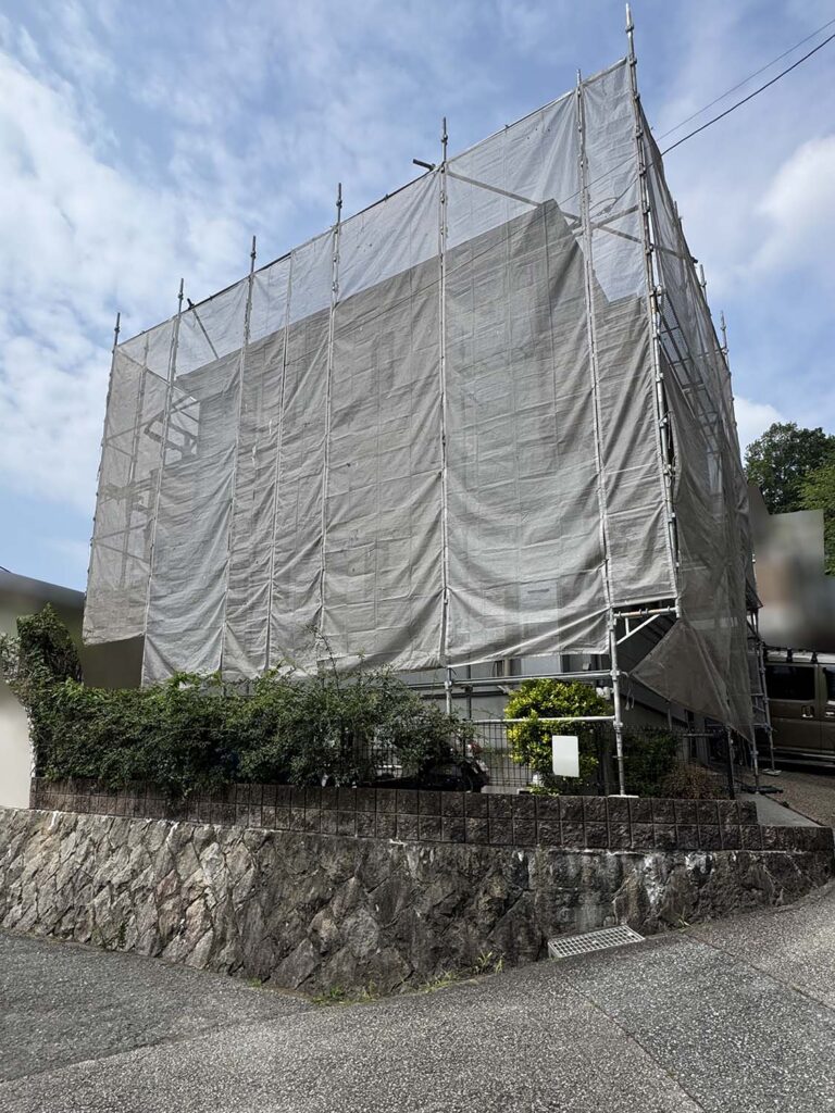 宝塚市　屋根・外壁塗装リフォーム　施行中