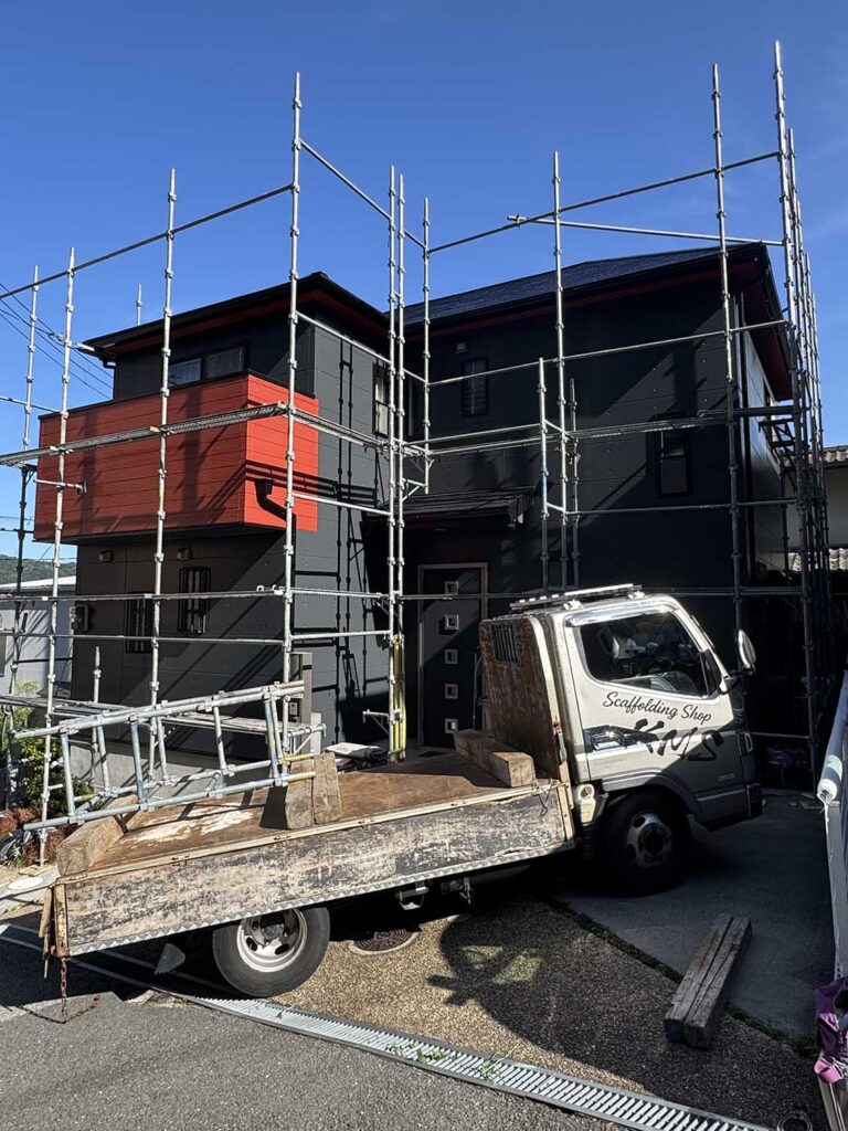 宝塚市　屋根・外壁塗装リフォーム　施行中