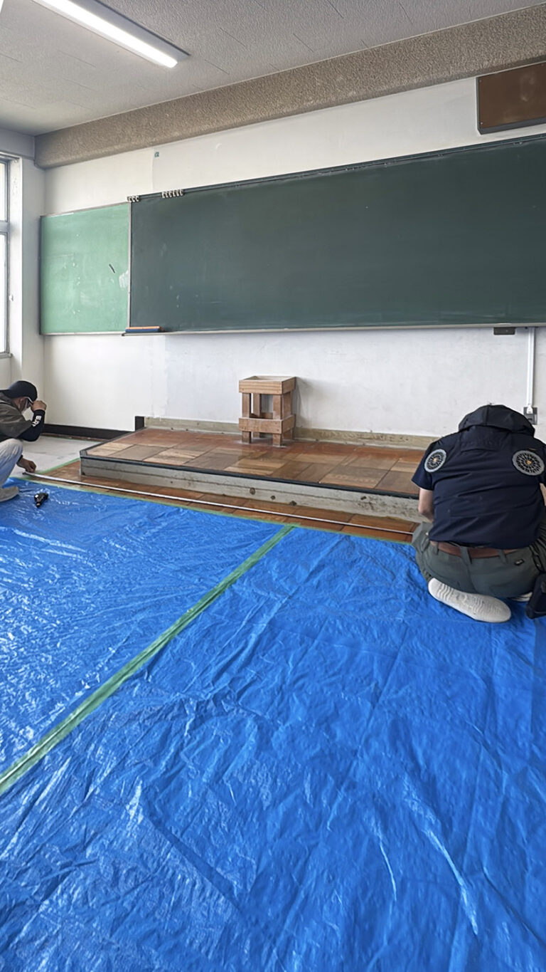 池田市　リフォーム店　高校の学習室　リノベーション　施行中