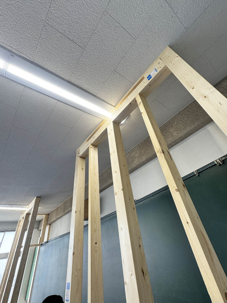 池田市　リフォーム店　高校の学習室　リノベーション　施行中