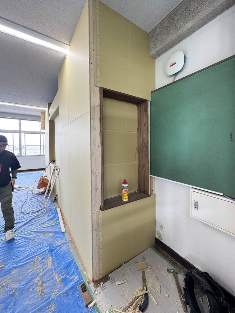 池田市　リフォーム店　高校の学習室　リノベーション　施行中