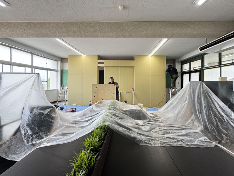 池田市　リフォーム店　高校の学習室　リノベーション　施行中